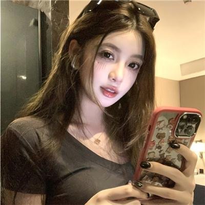 想踢沉迷男的女人
